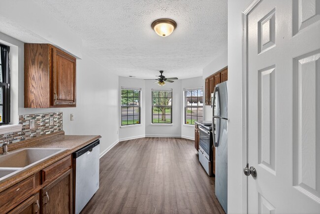 Building Photo - Charming 3-Bedroom Home in a Peaceful Neig...