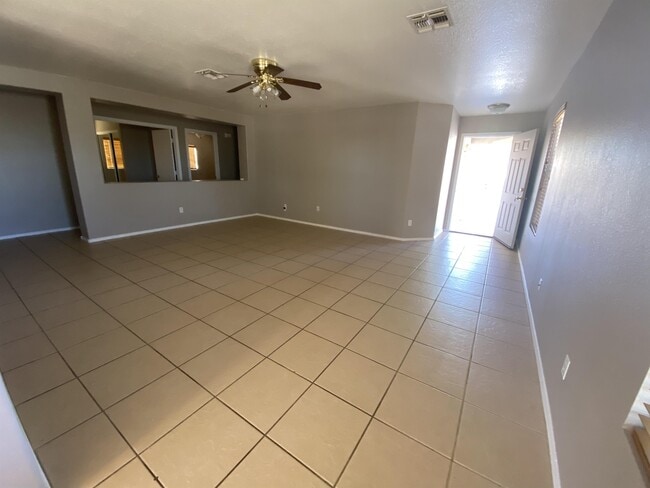 Building Photo - 543 W Jardin Loop
