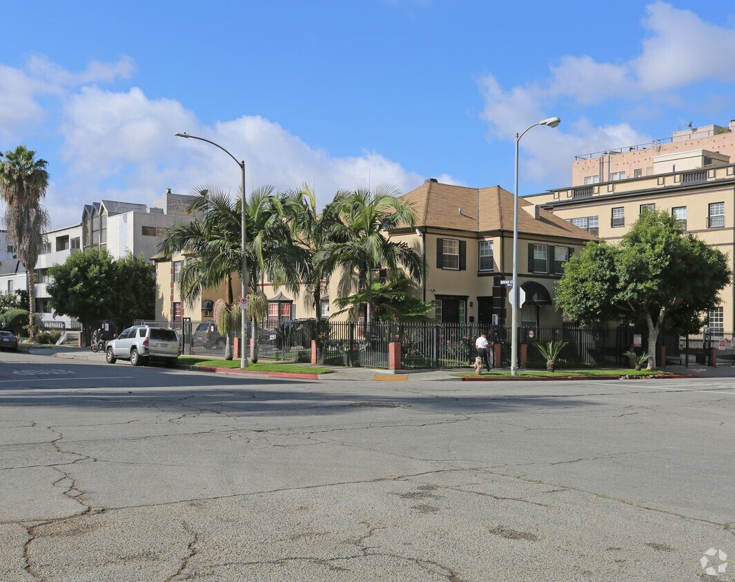 Foto del edificio - 701-707 S Berendo St