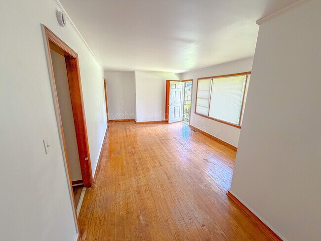 Foto del edificio - 2525 Tredway Dr
