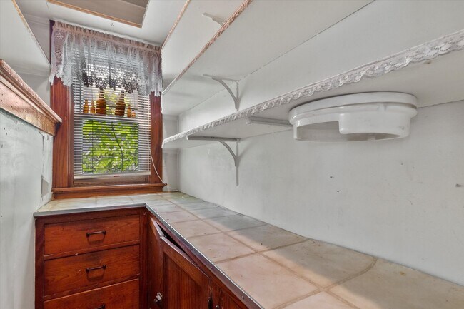 Foto del edificio - Charming Single-Family Home with 4 Bedrooms