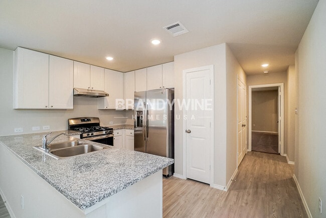 Building Photo - NEW Lower Rental Rate Leasing Special: Mar...