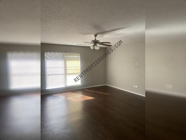 Building Photo - 7124 Nutmeg Ln