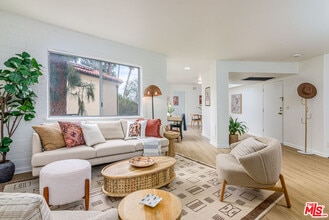 Building Photo - 2260 N Cahuenga Blvd