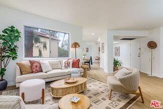 Building Photo - 2260 N Cahuenga Blvd