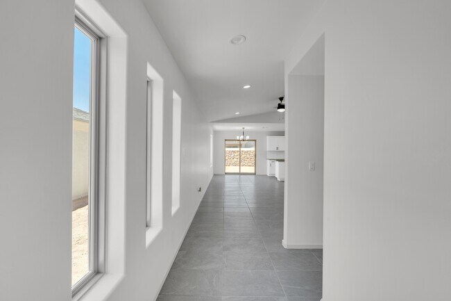 Foto del edificio - 15221 Purpose Ave