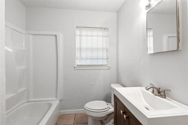 Building Photo - 10602 Rosehaven Dr