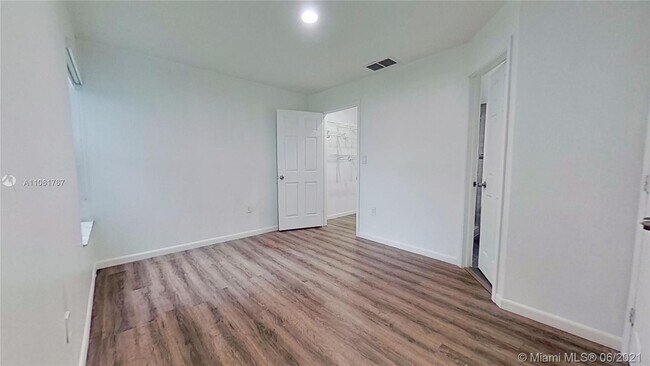 Building Photo - 17565 NW 67th Pl