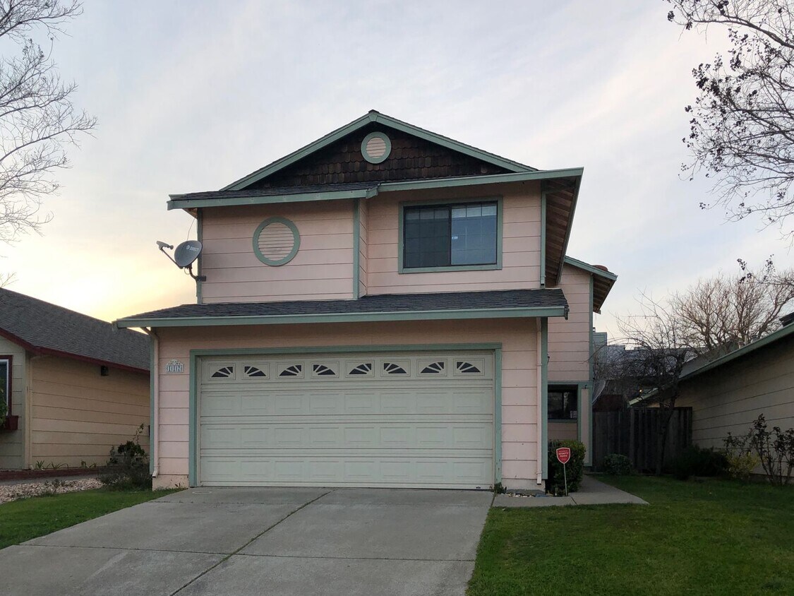 2 story home in Glen Cove on quiet court House Rental in Vallejo, CA