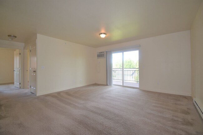 Foto del edificio - Top Floor 2Bed 1Bath apartment! Close to M...