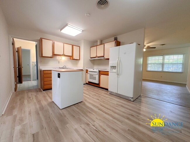 Building Photo - Unique 4 Bedroom Home Near Ferry Park