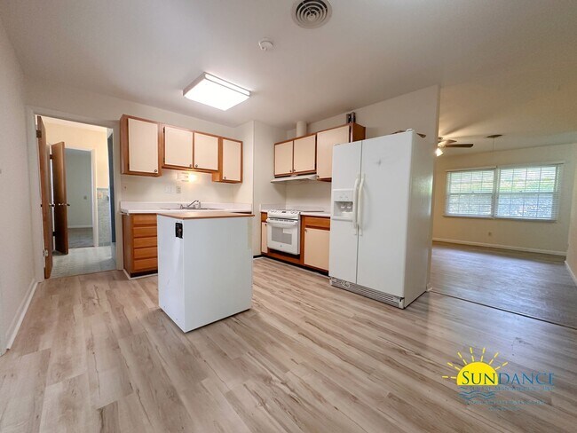 Foto del edificio - Unique 4 Bedroom Home Near Ferry Park
