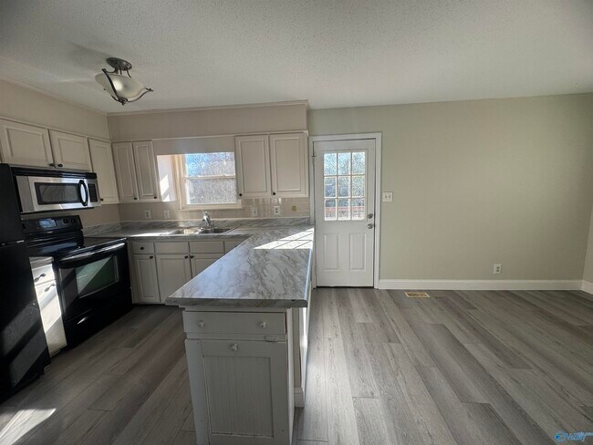 Foto del edificio - 9904 Willow Cove Rd SE