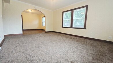Building Photo - 2426 Benderwirt Ave