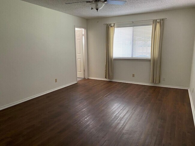 Foto del edificio - 9012 Frostwood Trail