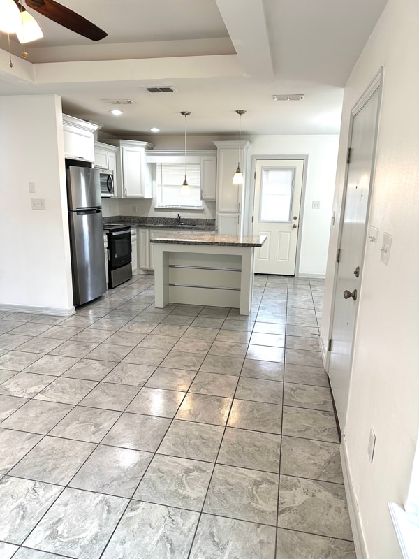 Building Photo - 325 Clemente Ave