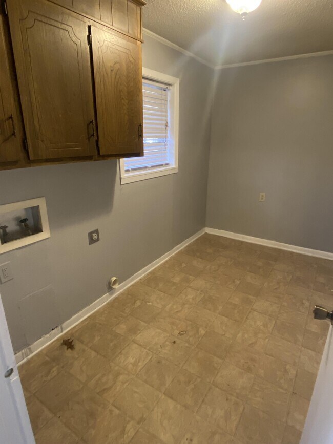 Building Photo - 112 Sharlotte Dr