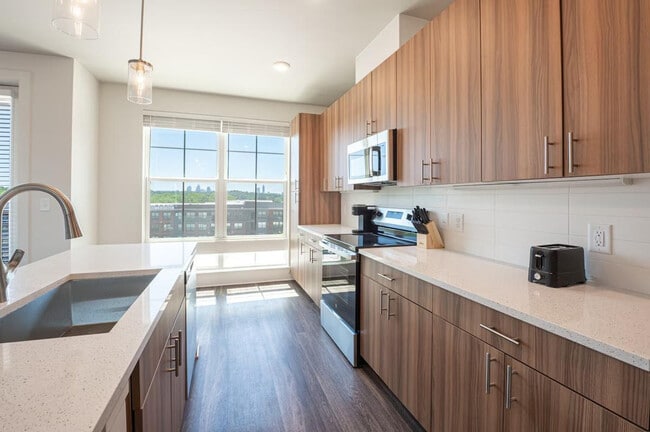 Building Photo - 2048 Bolton Dr NW