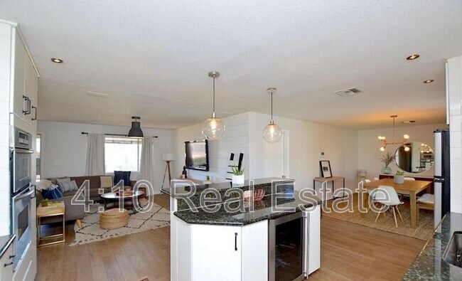 Foto del edificio - 1018 E Marigold Ln