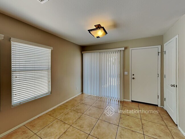 Building Photo - 8012 W Lynwood St
