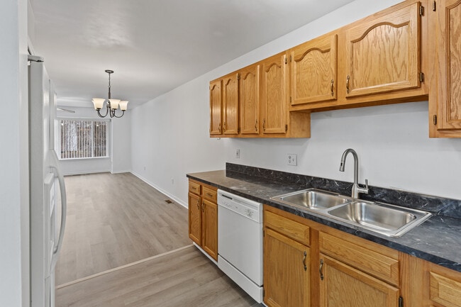 Building Photo - 5576 Seabreeze Ln