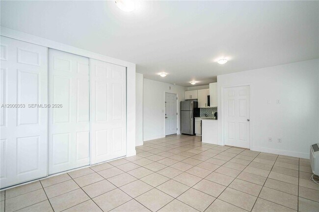 Foto del edificio - 6971 Carlyle Ave