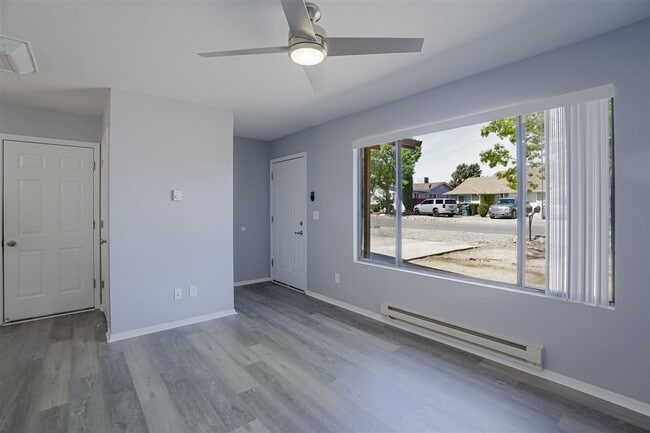 Foto del edificio - 3279 N Corrine Dr