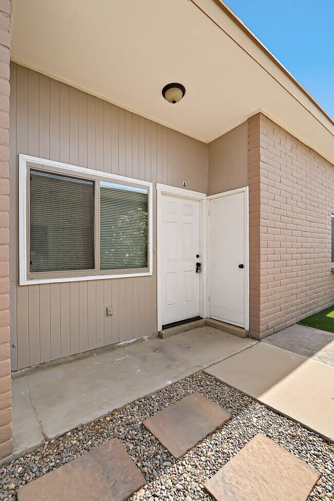Building Photo - 3013 Beachcomber Dr