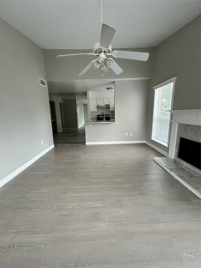 Building Photo - 3900 Woodchase Dr
