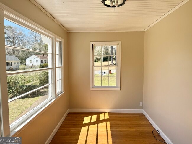 Building Photo - 214 Beechwood Cir