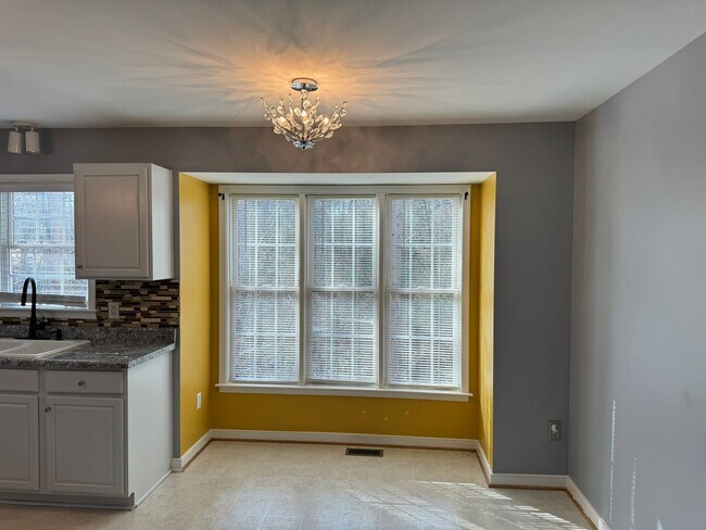 Foto del edificio - Cozy Creekside Home in Midlothian