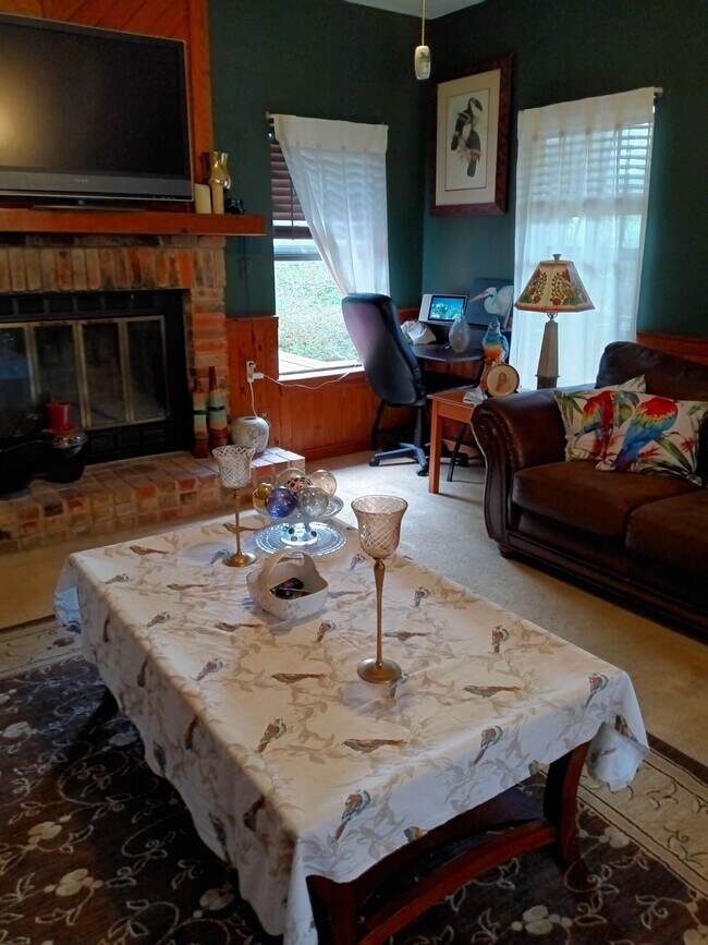 Foto del edificio - 16250 Juniper Ln