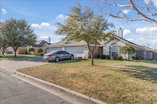 Foto del edificio - 3BR / 2BA Duplex in Hewitt, Texas | Midway...