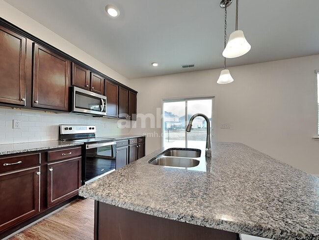 Building Photo - 3273 Brierhill Rd