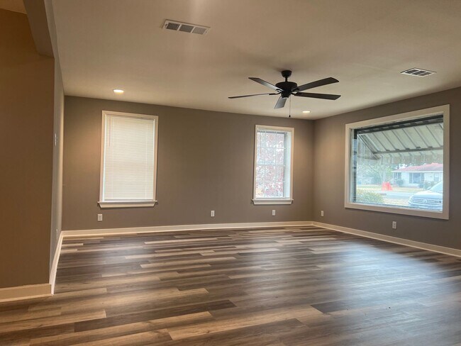 Building Photo - 5207 Lynch Dr., North Little Rock, AR 7211...