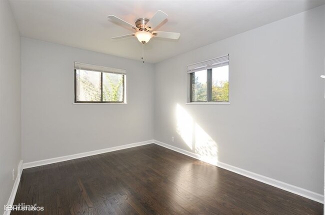 Building Photo - 2 br, 1 bath Apartment - 1145 Waukegan Road