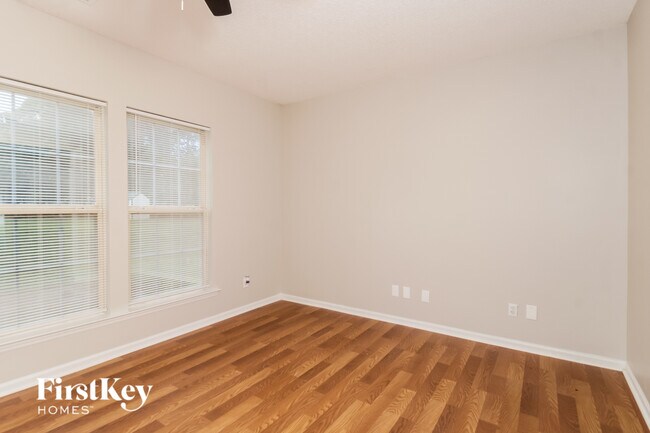 Foto del edificio - 4230 Fairwood Dr