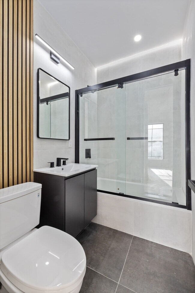 Foto del edificio - 167 First Avenue