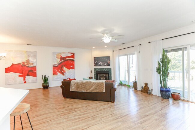 Building Photo - Move In Ready Condo in Lynnhaven Shores - ...