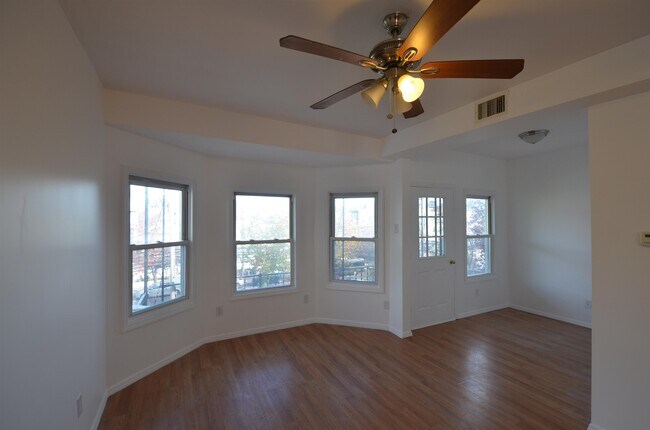 Building Photo - 211 Duncan Ave