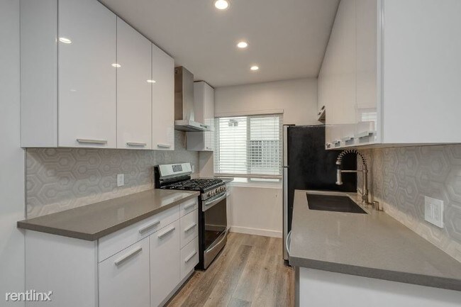 Foto del edificio - 702 S St Andrews Pl