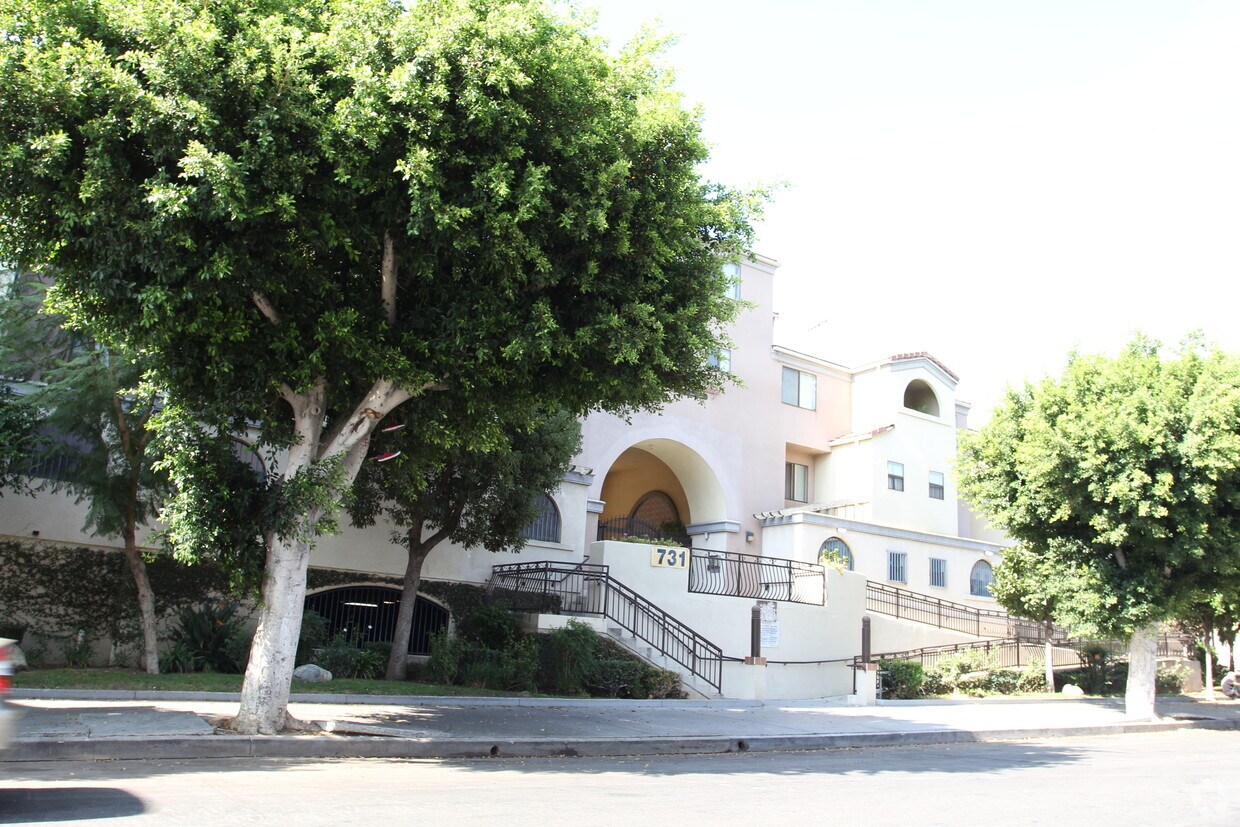 Building Photo - Cresent Village