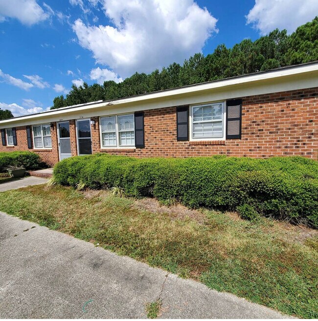 Building Photo - 1111 Par Three Dr S