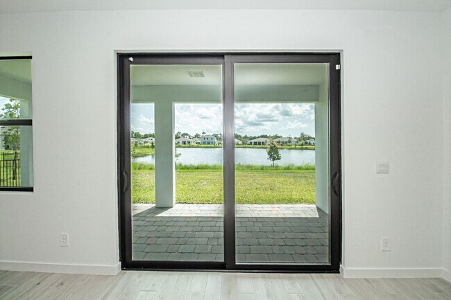 Foto del edificio - 5929 SE Sky Blue Cir