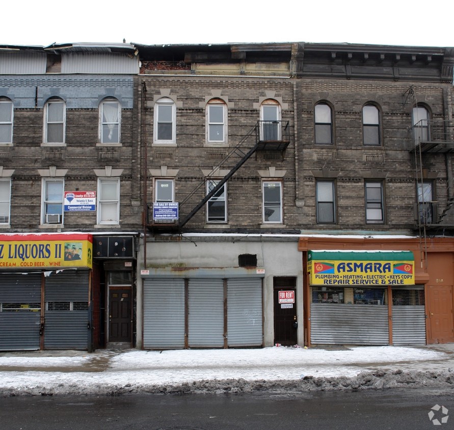 Primary Photo - 812 Clinton Ave