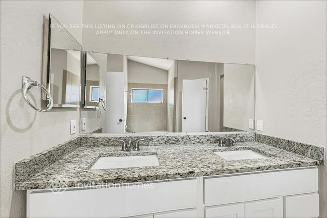 Building Photo - 5345 Colonial Dr