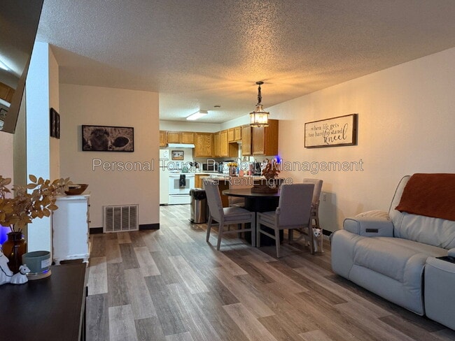 Building Photo - 415 22nd St E