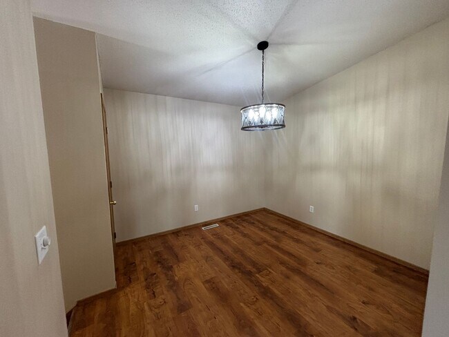 Foto del edificio - Beautiful 3-Bed, 2-Bath Home in Fargo – $1,825/Month