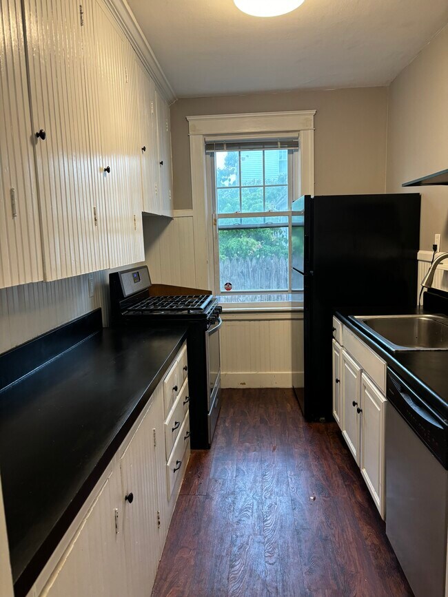 Foto del edificio - 20-18 Wyndham Ave