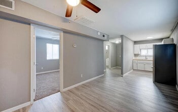 Building Photo - 2135 W Hadley St